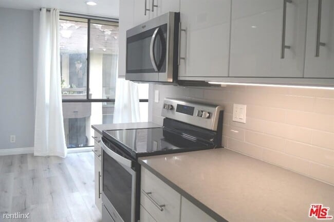 Building Photo - 750 S Spaulding Ave