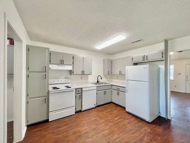 Building Photo - 4104 Shawn Dr