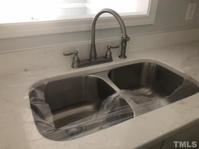 Building Photo - 821 W Academy St