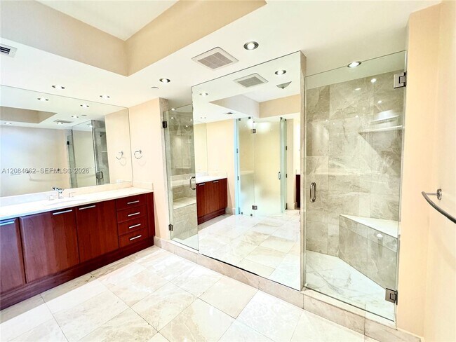 Foto del edificio - 3301 NE 183rd St