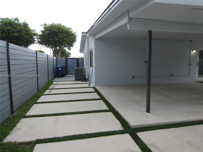 Foto del edificio - 8760 SW 20th St