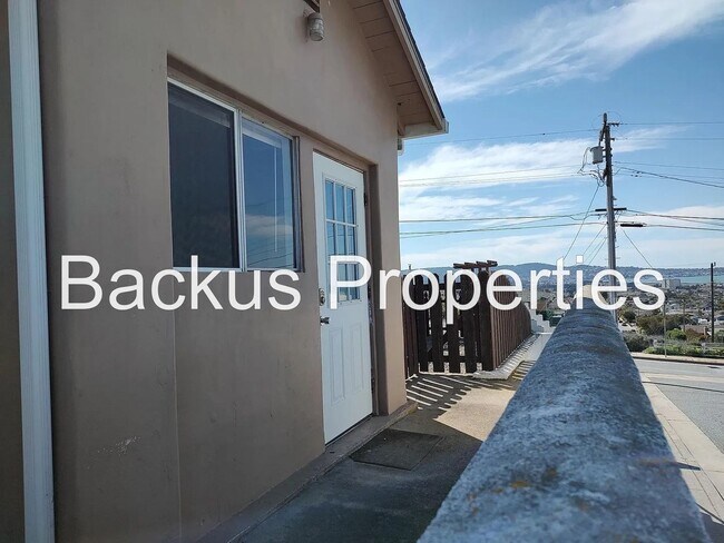 Foto del edificio - Wonderful partially furnished upper Seaside unit