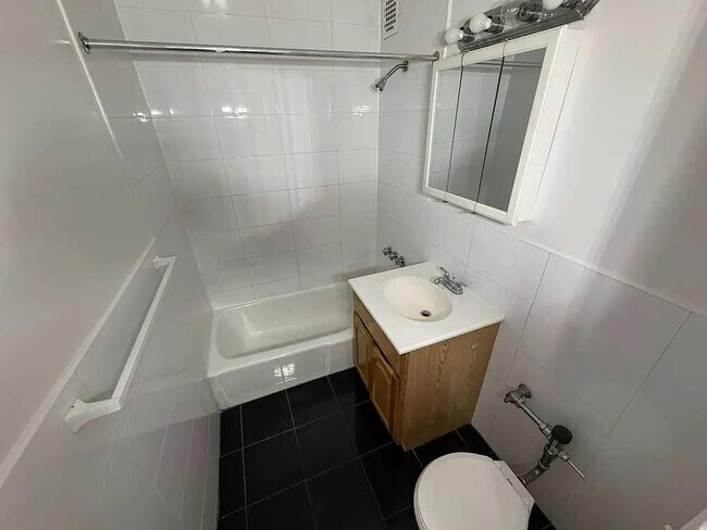 Foto del edificio - 8333 118th St - 8333 118th St