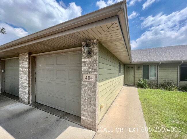 Building Photo - Spacious 1 Bedroom Townhome in Brandon, SD!