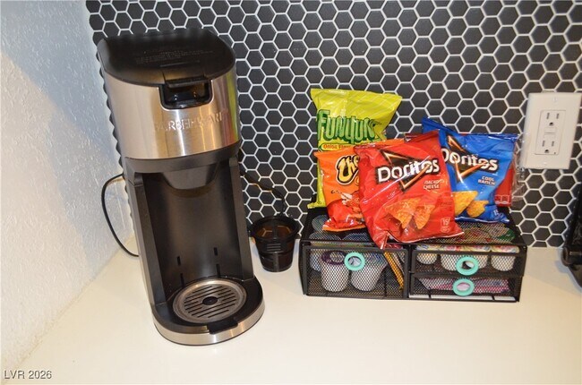 Foto del edificio - 308 S 10th St