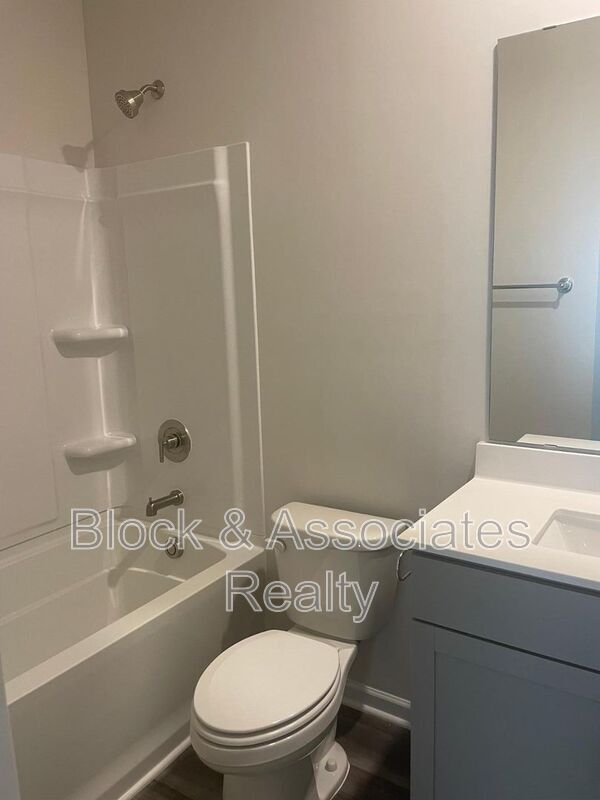 Foto del edificio - 1032 Umstead Grv Wy