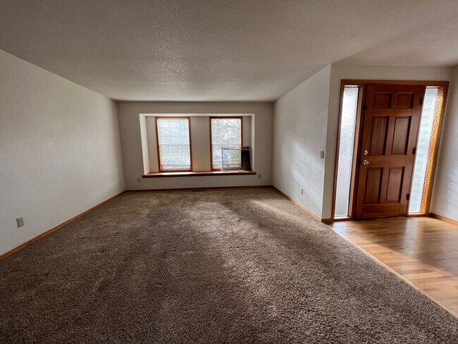 Foto del edificio - 16040 NW Edward Ct