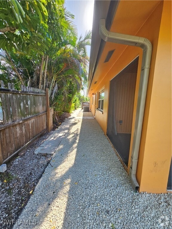 Building Photo - 103 Tahiti St