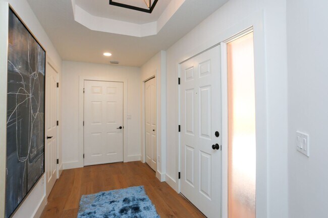 Building Photo - ** THE STRAND COMPLETELY REMODELED GEORGOUS 2/2 GROUND FLOOR COACHHOME SOCIAL MEMBERSHIP WITH GOL...