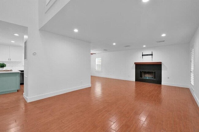 Building Photo - 5 Hickory Oak Dr