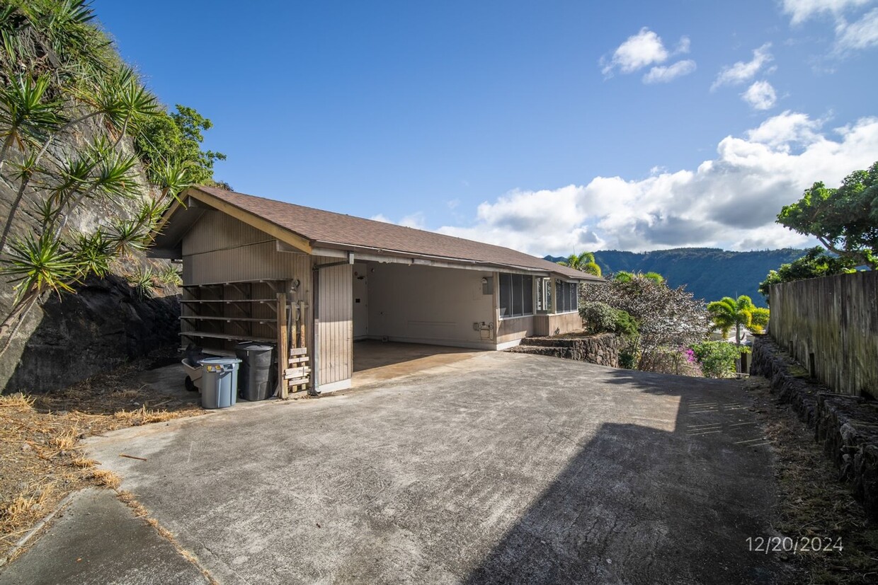 Foto principal - $5,500 / 4br - 4 BED 2.5 BATH HOME IN MANOA