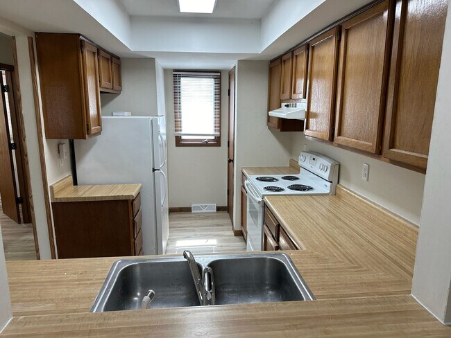 Foto del edificio - 3 bedroom, 3.5 bathroom, remodeled Southside townhome