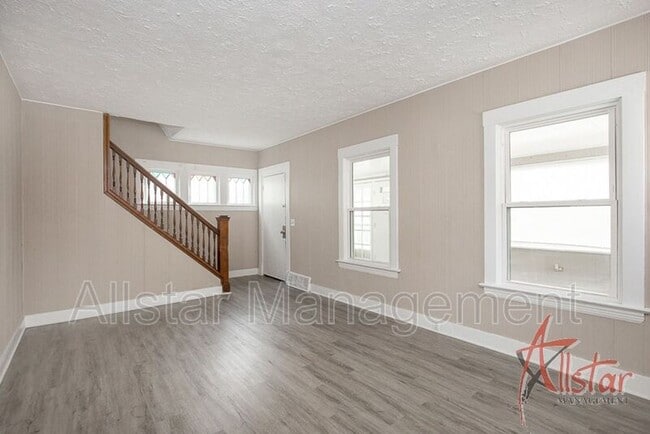 Building Photo - 4609 Pearse Ave