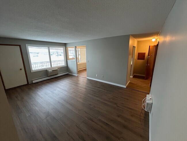 Photo du bâtiment - 443-443 Lorne St N