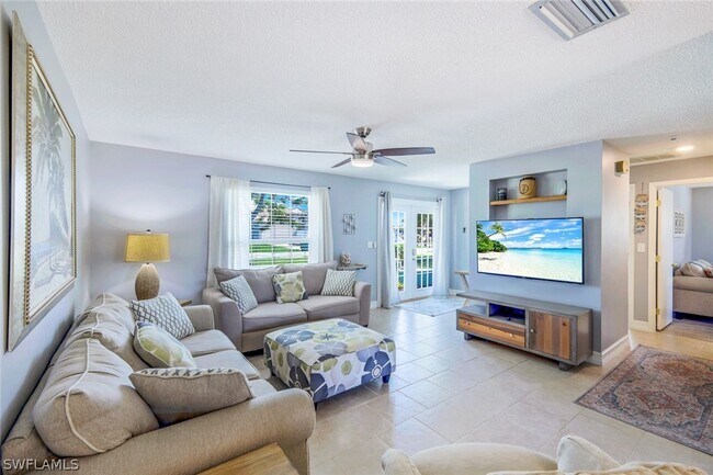 Building Photo - 708 100th Ave N