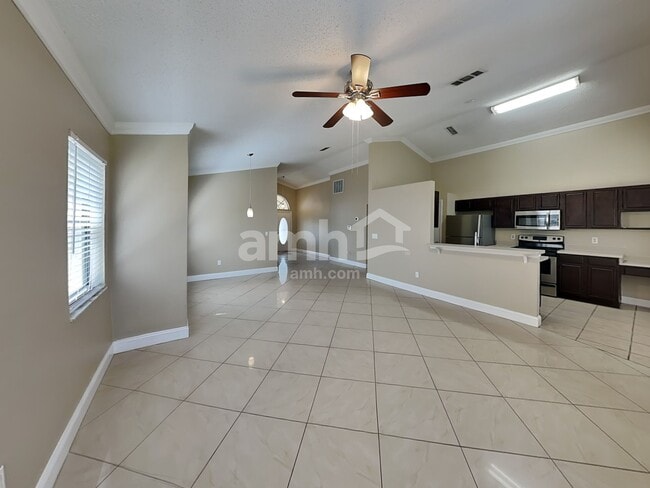 Building Photo - 1401 Crawford Dr