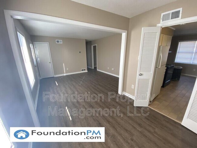 Building Photo - 5586 Hyacinth Cove