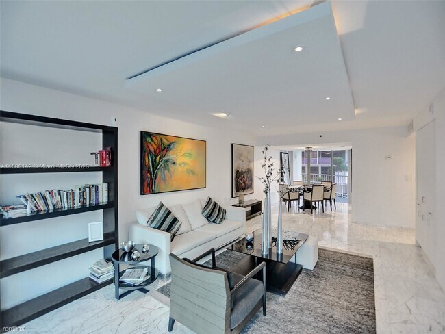 Building Photo - 3 br, 2.5 bath House - 1627 Brickell Ave A...