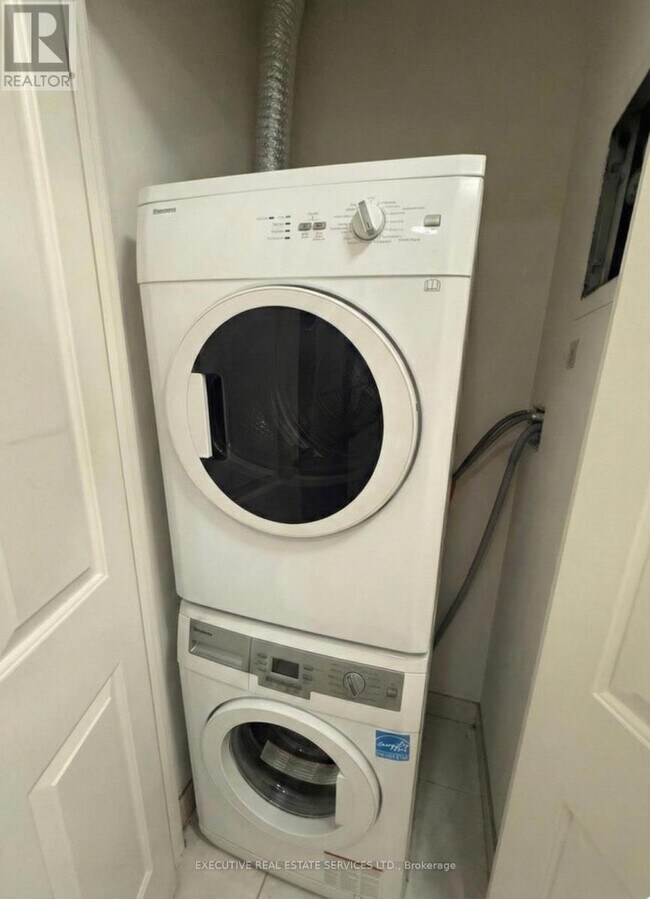 Building Photo - 65 Yorkland Blvd