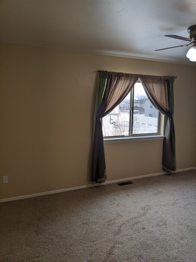 Foto del edificio - 2476 Brookwillow Loop