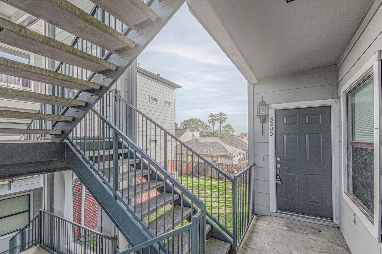 Building Photo - 6289 Wilcrest Dr