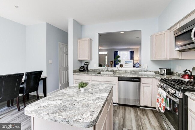 Foto del edificio - 8605 Willow Leaf Ln