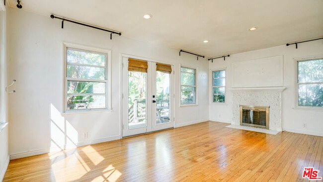 Building Photo - 6632 W 87th St