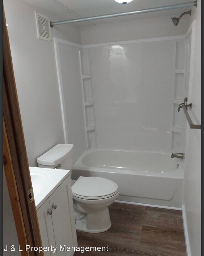 Building Photo - 3 br, 1 bath House - 17 River Street