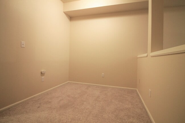 Master Sleeping Nook - 501 225th Ln NE
