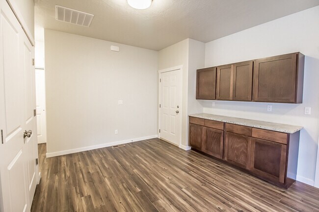 Foto del edificio - 14105 E Rockwell Ave