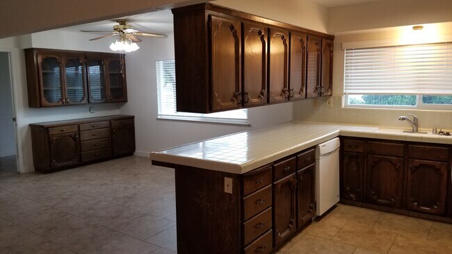 Dining area - 15101 Nelson Ave