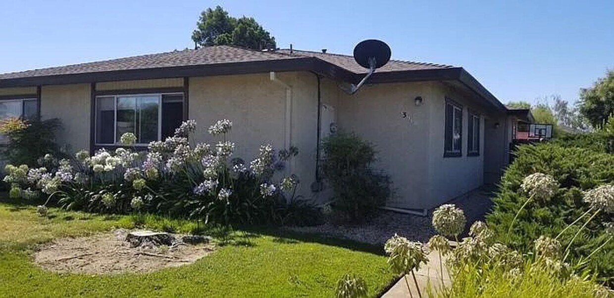 Foto principal - 1391 Hillcrest Rd.