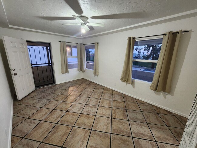 Foto del edificio - $500 OFF First Month's Rent! 1 Bedroom Apt...
