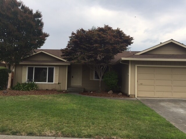 Foto del edificio - One Level House ~  3br/2ba East Petaluma home