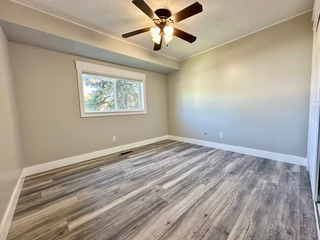 Building Photo - 45 River Cir Dr