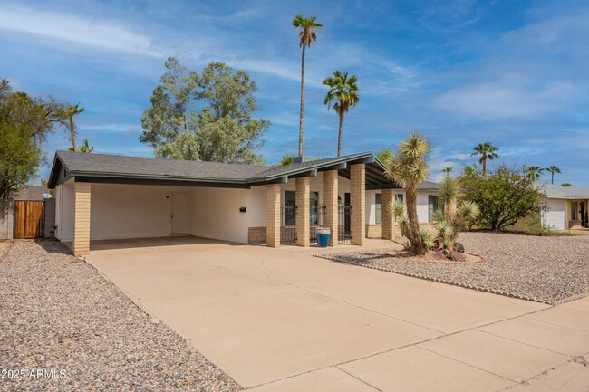 Foto del edificio - 3422 E Altadena Ave