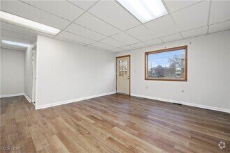 Building Photo - 1063 W 21st St