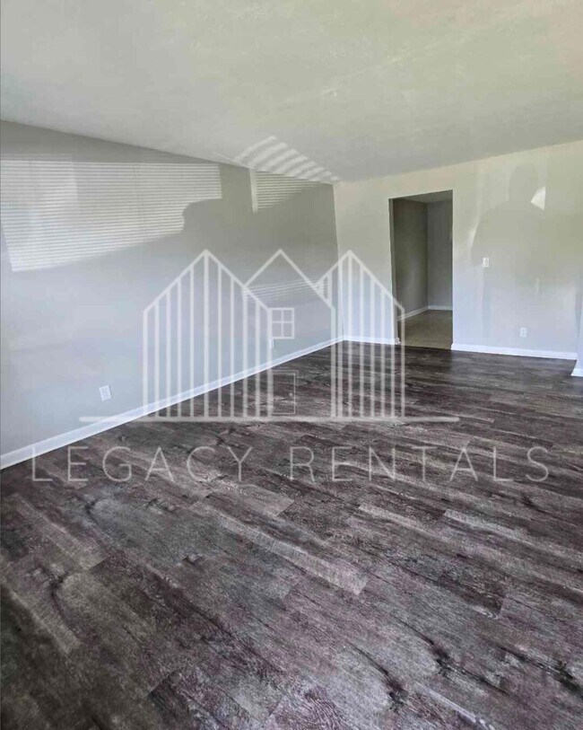 Building Photo - 107 Robbins Dr