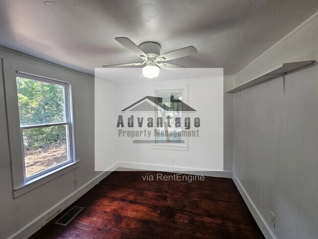 Foto del edificio - 418 E Brooks Ave