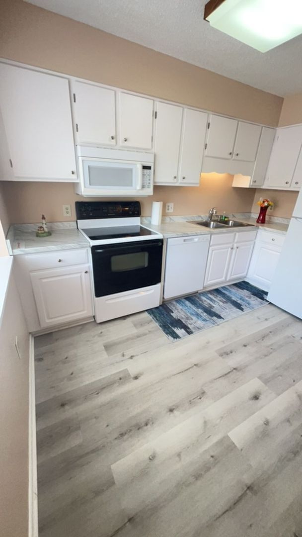 Foto del edificio - 2BR/2.5BA Townhome