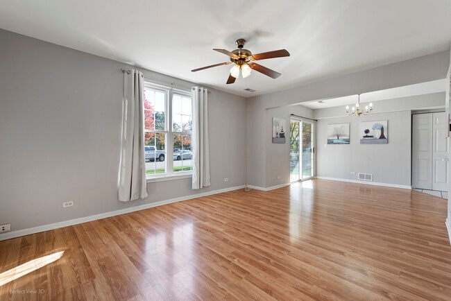 Building Photo - 1093 Symphony Dr