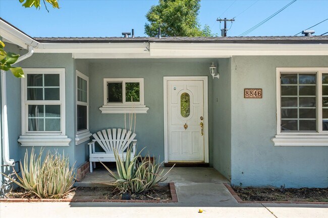 Foto del edificio - 8846 Laramie Ave
