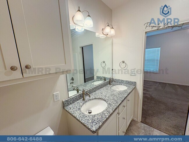 Foto del edificio - Rare CORNER Lot 3 Bedroom Townhome
