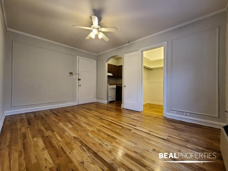 Building Photo - 0 bedroom in CHICAGO IL 60657