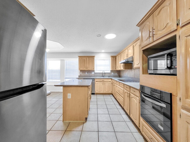 Building Photo - 2509 Classic Ct W