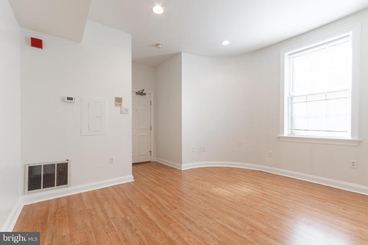 Primary Photo - 238 S 8th St