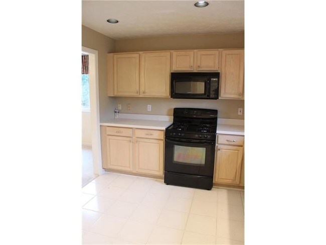 Building Photo - Amazing Cranberry Twp Townhome