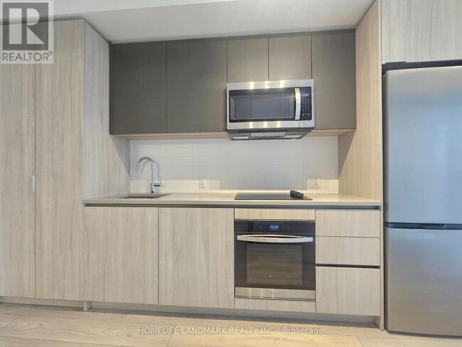 Photo du bâtiment - 5858 Yonge St