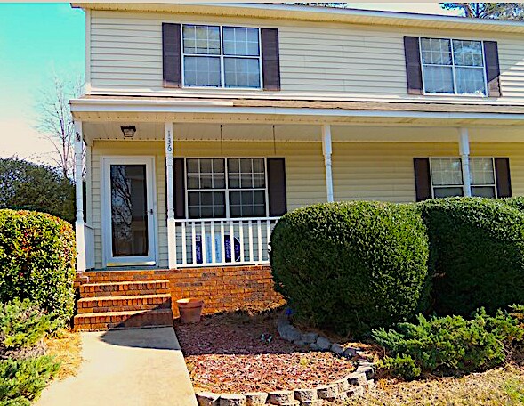 Foto principal - 136 Country Village Ct