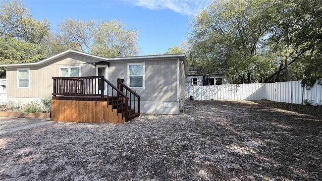 Building Photo - 1430 W Howard Ln